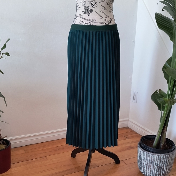 Classic Green Pleated Maxi Skirt. Size XL. New - Picture 3 of 6